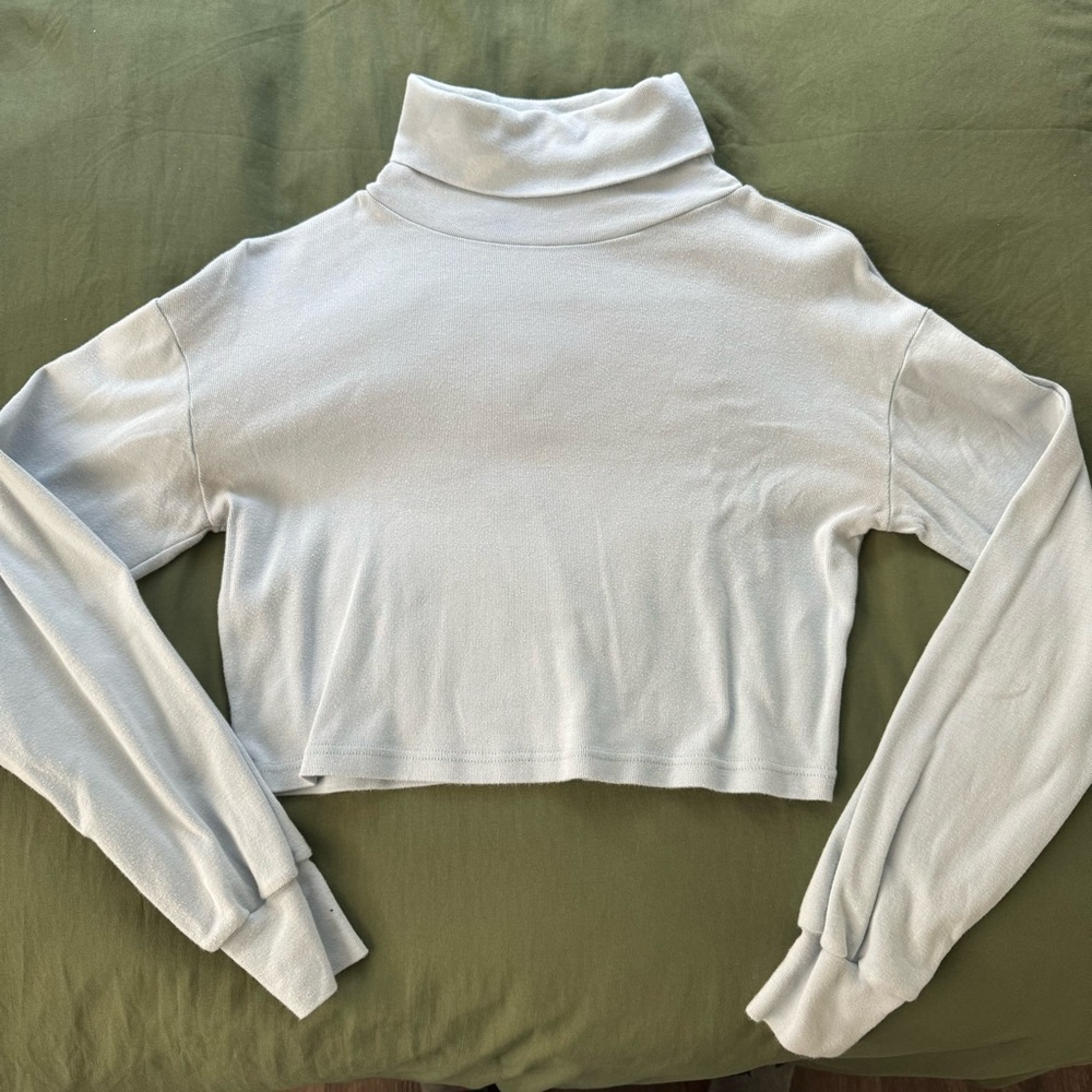 Turtleneck cropped blue sweater